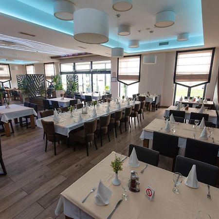 Hotel Crystal Pecinci Экстерьер фото