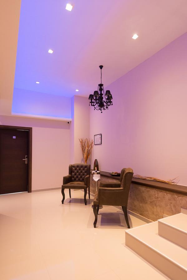 Hotel Crystal Pecinci Экстерьер фото