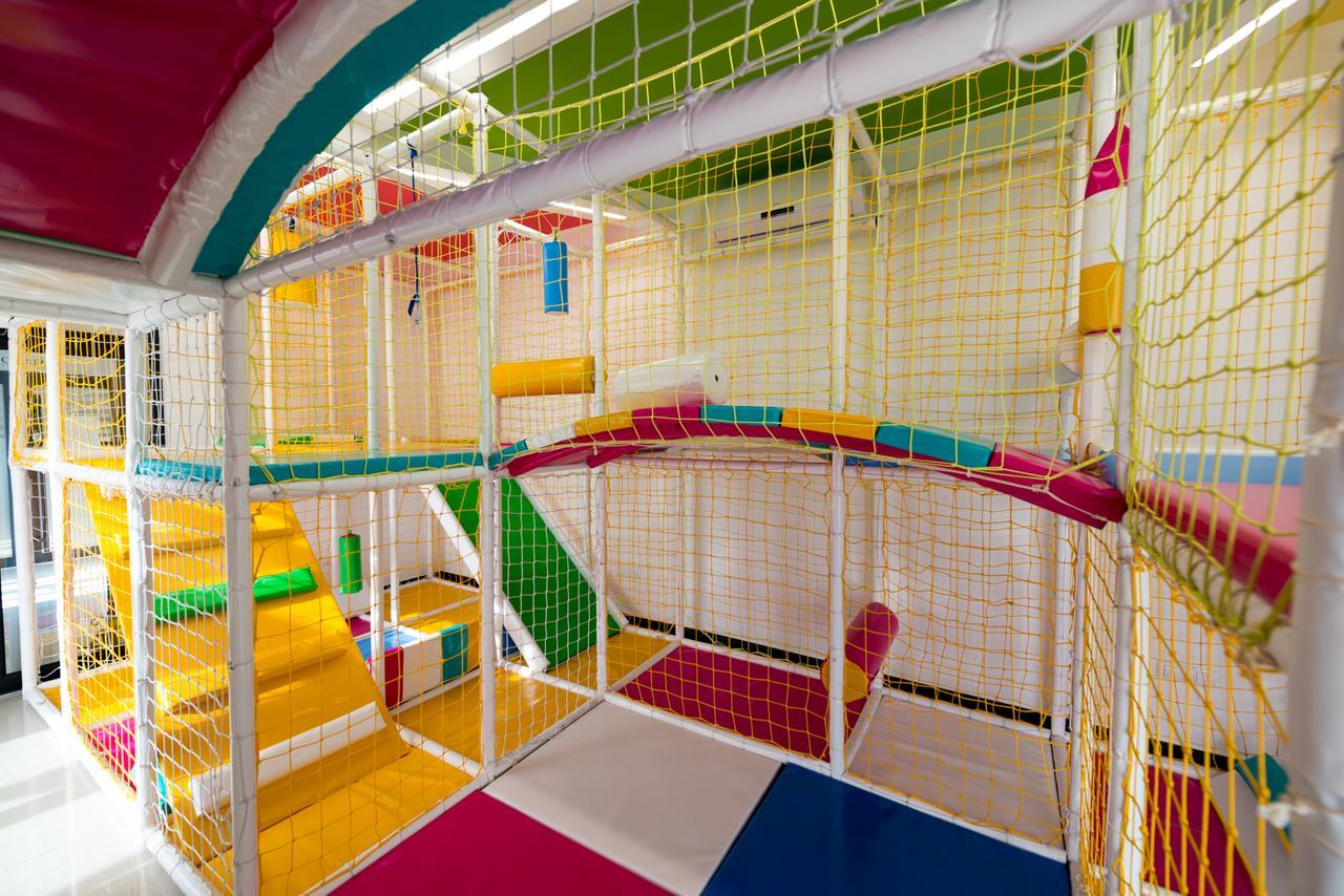 Hotel Crystal Pecinci Экстерьер фото