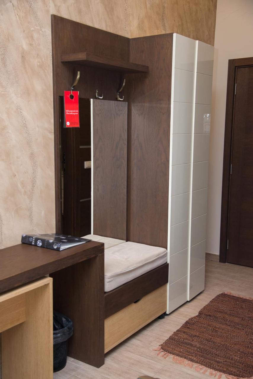 Hotel Crystal Pecinci Экстерьер фото