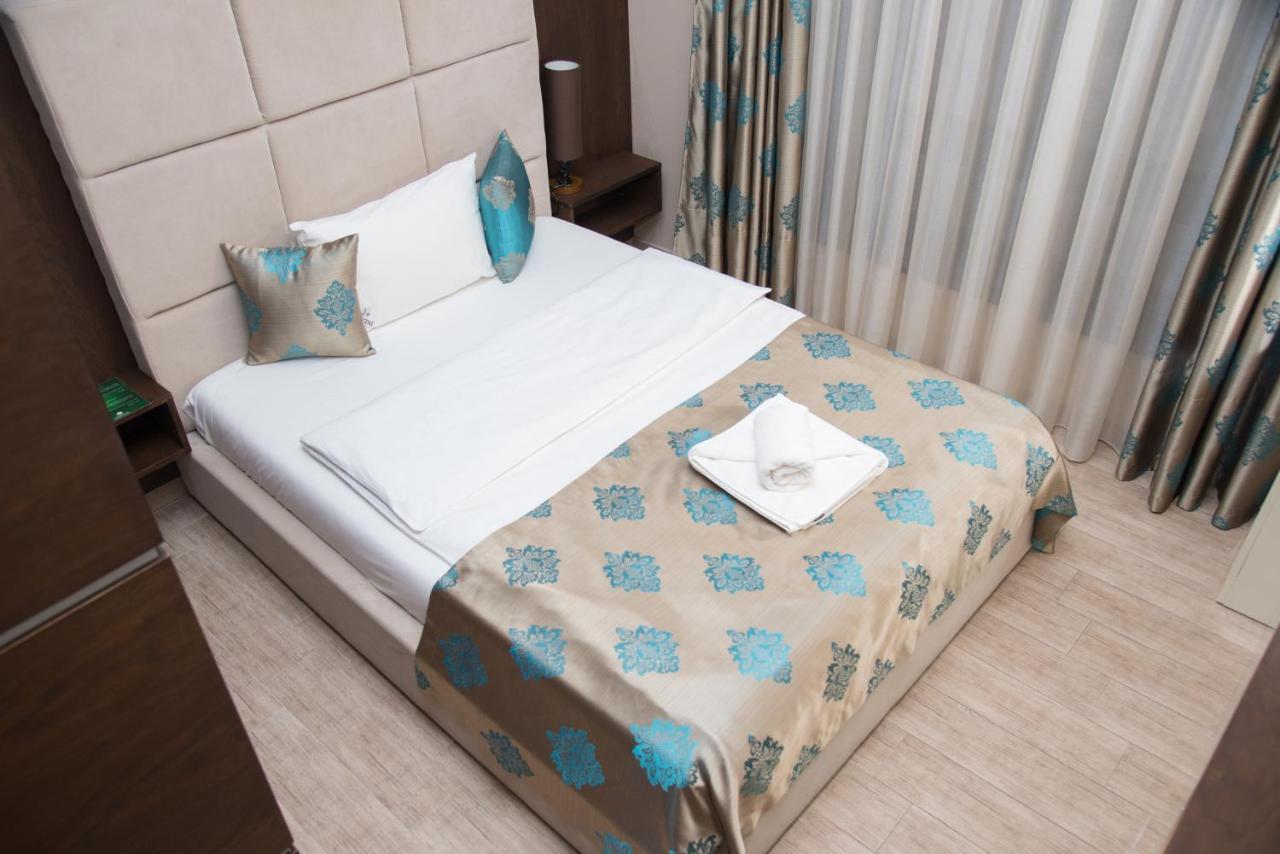 Hotel Crystal Pecinci Экстерьер фото