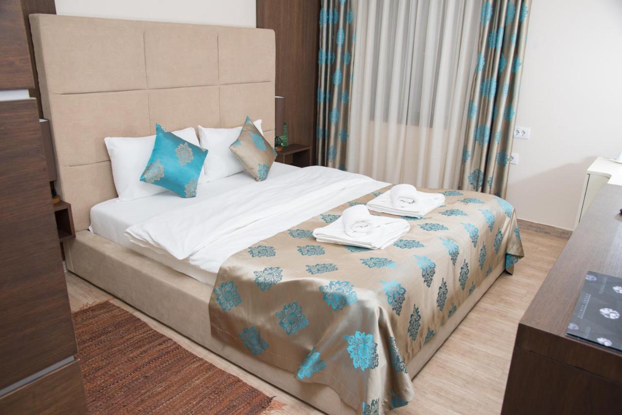 Hotel Crystal Pecinci Экстерьер фото