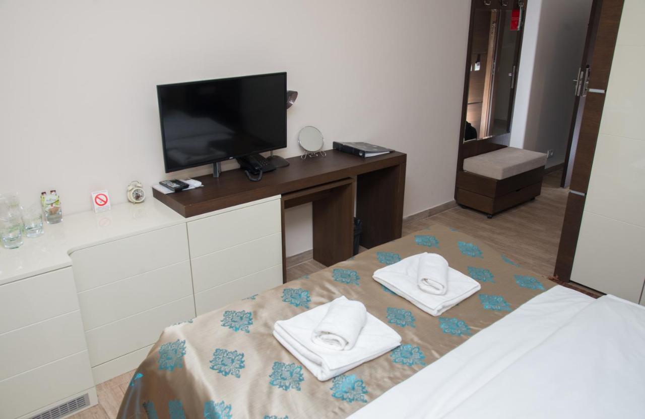 Hotel Crystal Pecinci Экстерьер фото