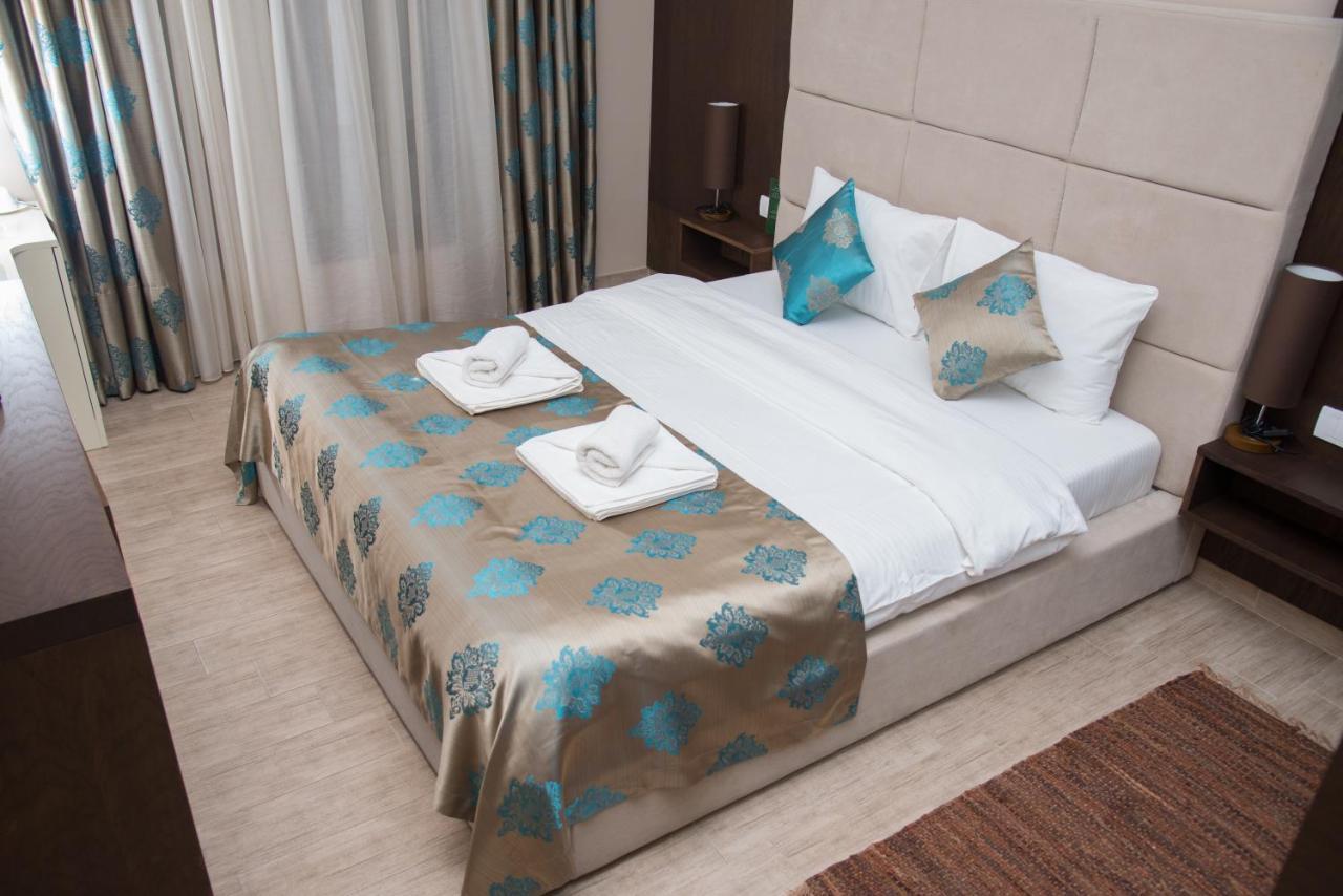 Hotel Crystal Pecinci Экстерьер фото