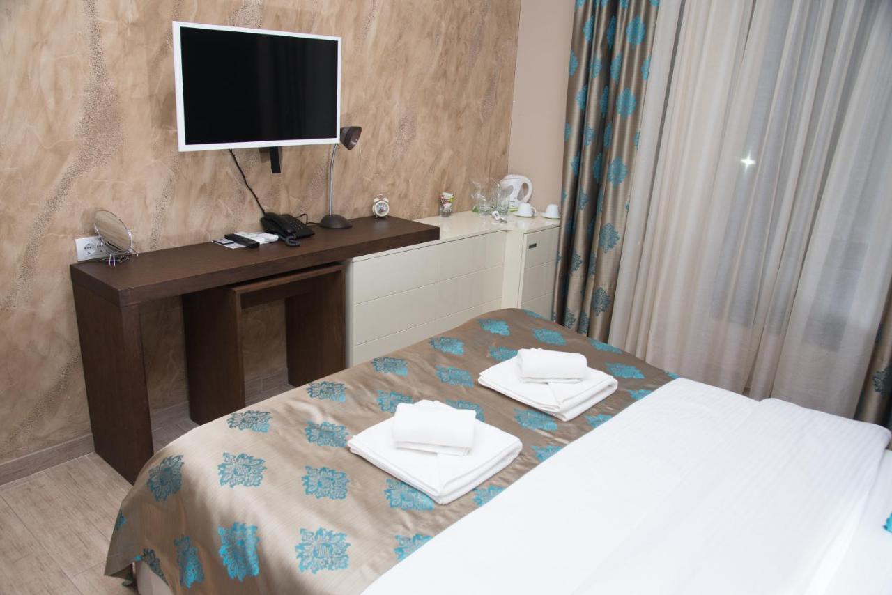 Hotel Crystal Pecinci Экстерьер фото