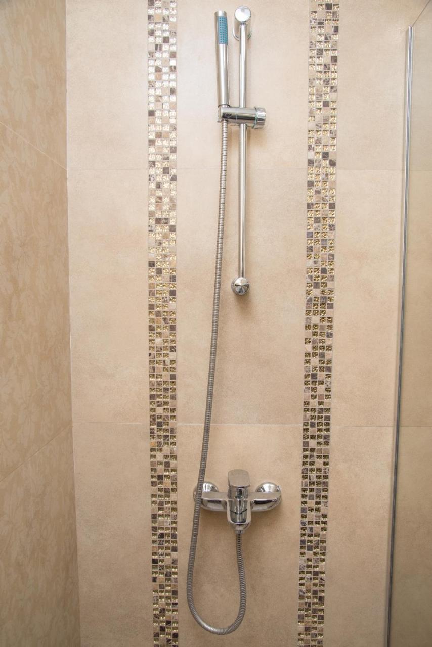 Hotel Crystal Pecinci Экстерьер фото