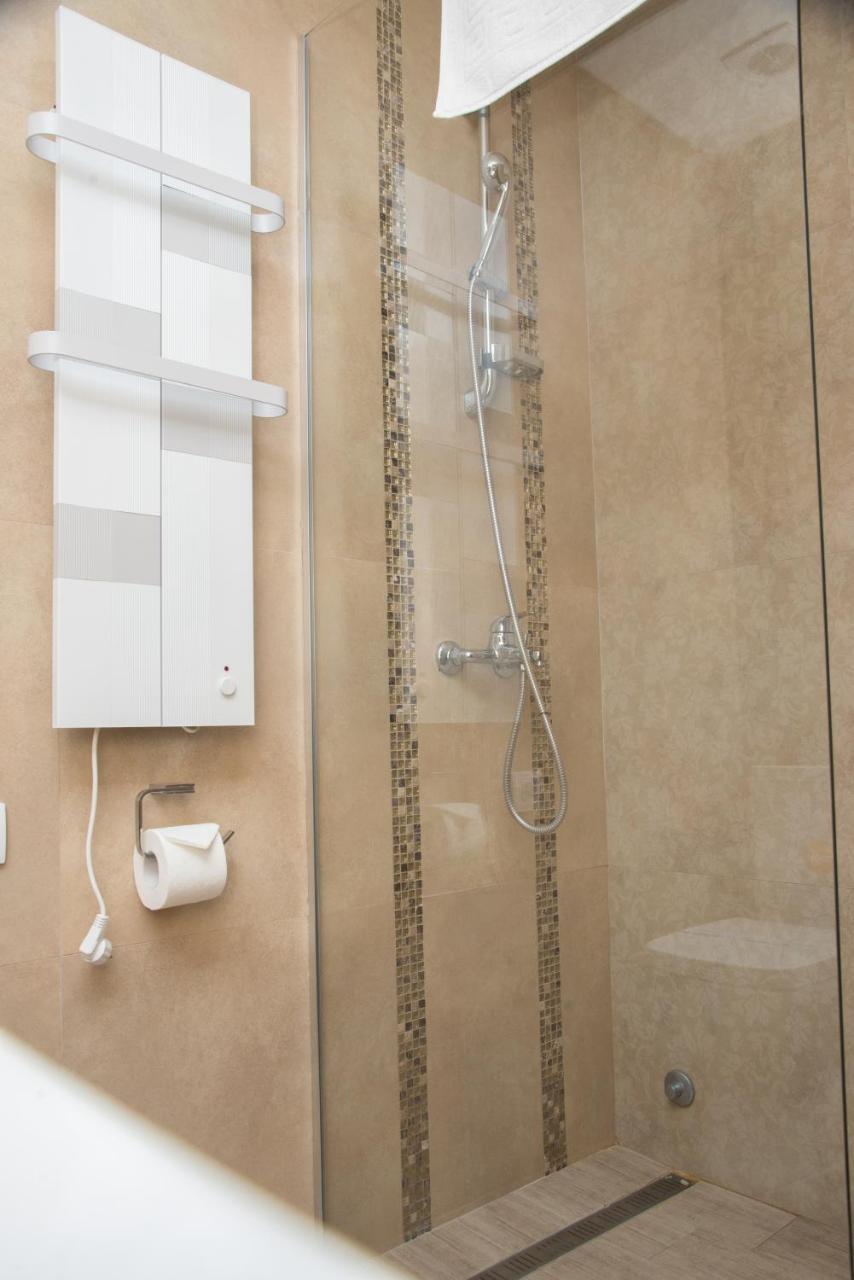 Hotel Crystal Pecinci Экстерьер фото