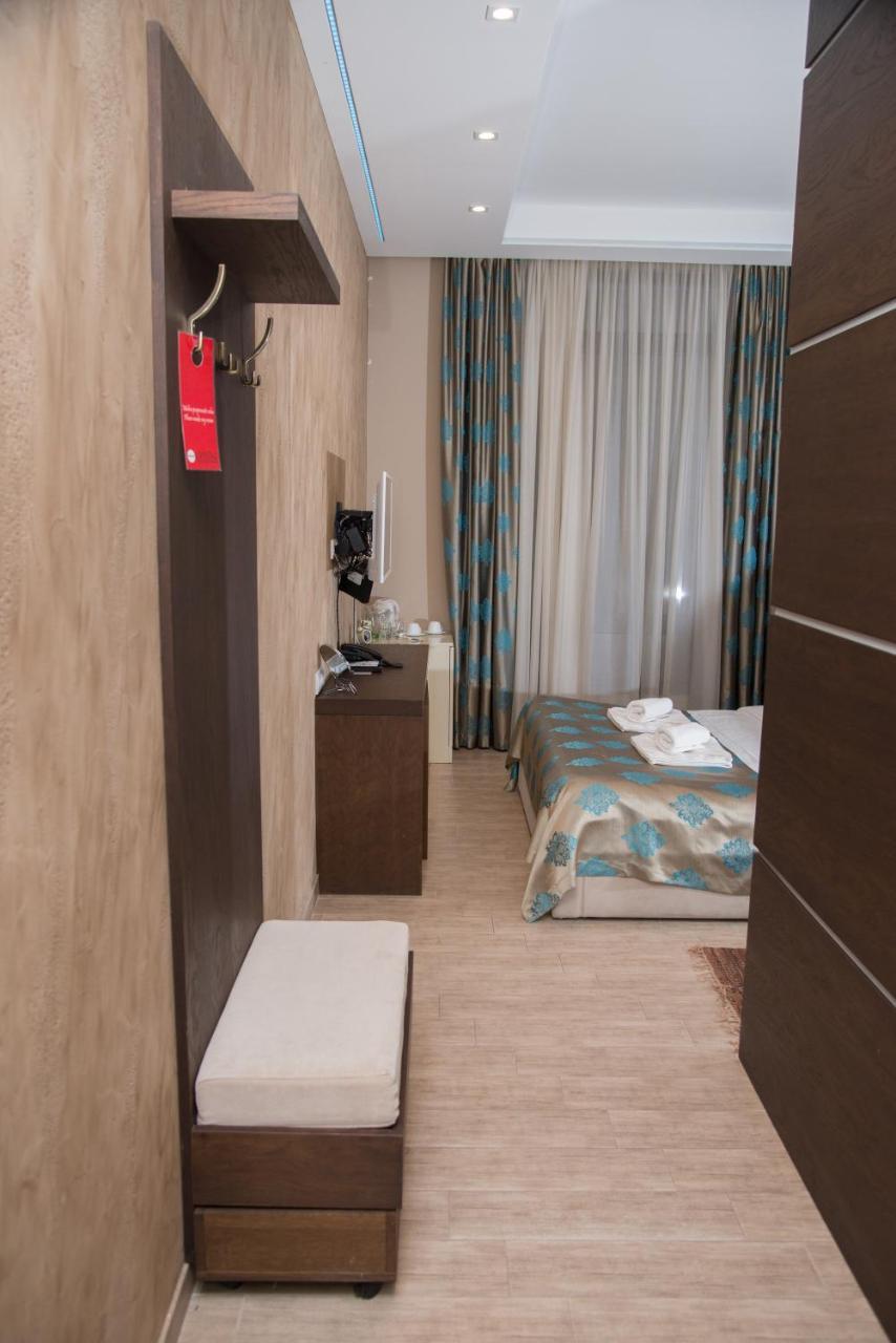 Hotel Crystal Pecinci Экстерьер фото