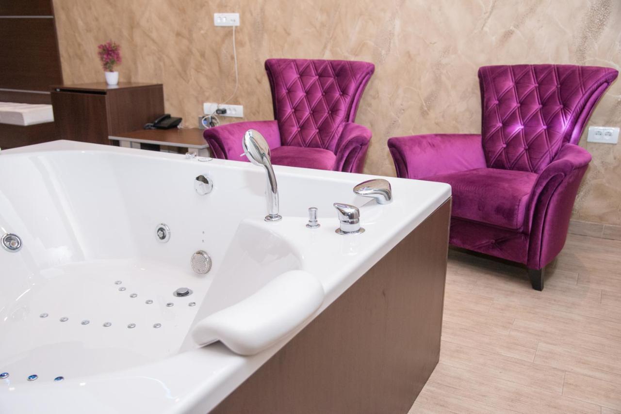Hotel Crystal Pecinci Экстерьер фото