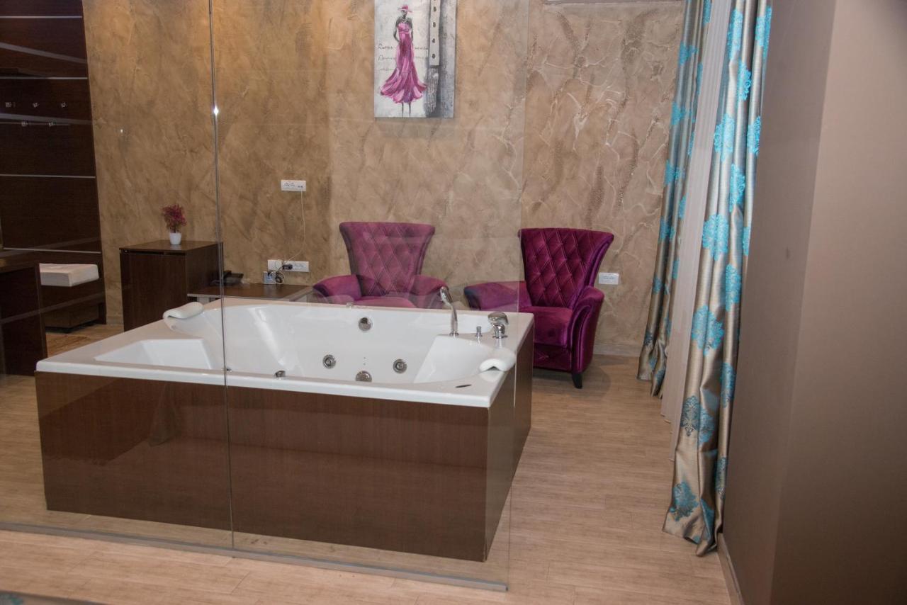 Hotel Crystal Pecinci Экстерьер фото