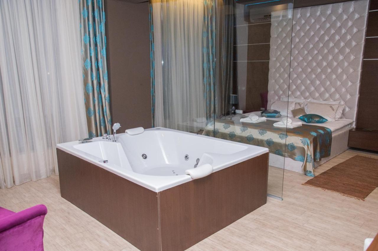 Hotel Crystal Pecinci Экстерьер фото